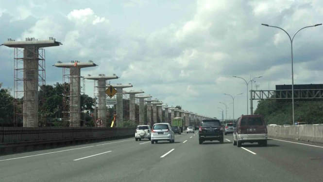Pembangunan Proyek LRT Cibubur-Cawang