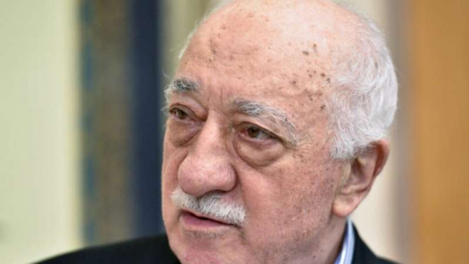 Ulama Turki yang mengungsi di AS, Fethulleh Gulen, dituduh melakukan makar oleh Pemerintah Turki.
