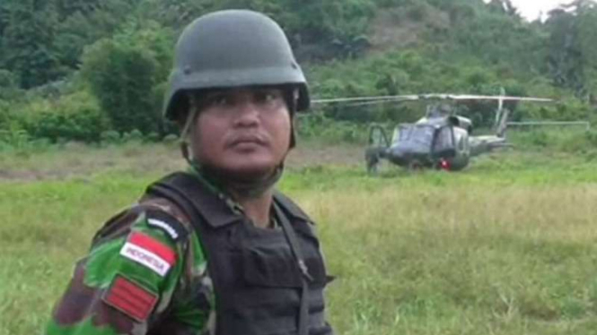 Prajurit TNI Satuan Tugas Operasi Tinombala di pegunungan Kampung Maros, Desa Kilo, Kecamatan Poso Pesisir Utara, Kabupaten Poso, Sulawesi Tengah, pada Selasa, 20 Desember 2016.