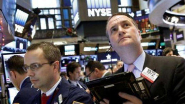 Para pialang di Bursa Saham New York. 