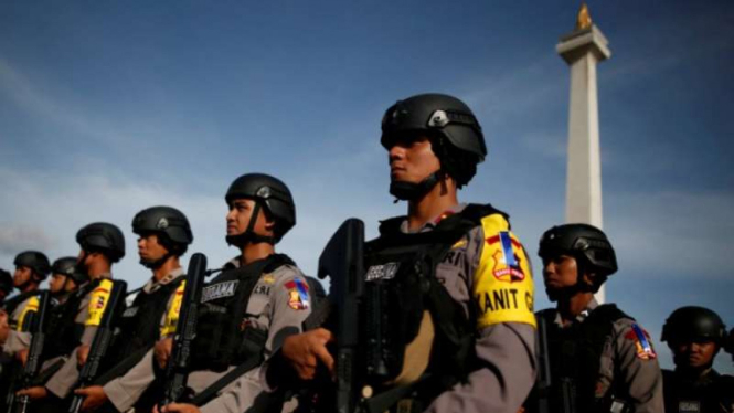Aparat keamanan berjaga di Monas beberapa waktu lalu. 