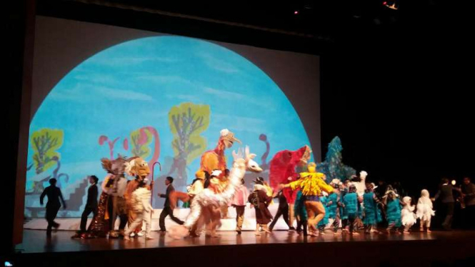Panggung teater yang mengajarkan antikorupsi