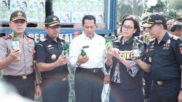 Bea Cukai Tanjung Priok berhasil menangkap satu kontainer 40 feet miras ilegal