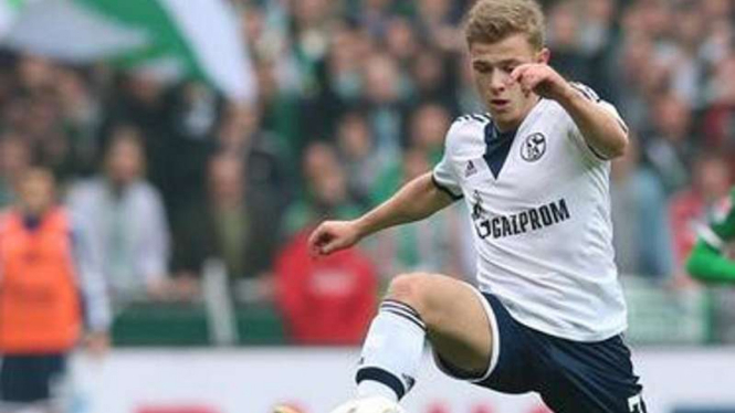 Gelandang Schalke 04, Max Meyer