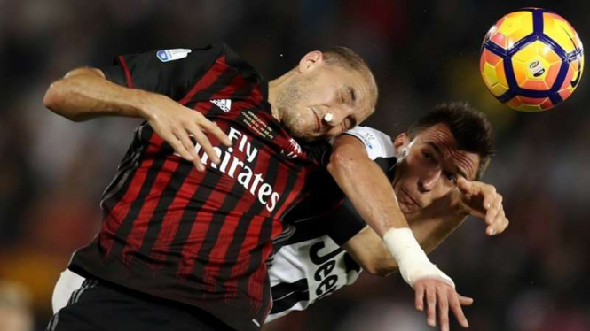 Pertandingan Juventus kontra AC Milan.