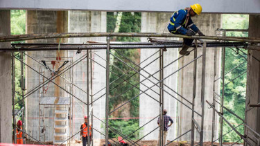 Perbaikan retakan Jembatan Cisomang di Purwakarta