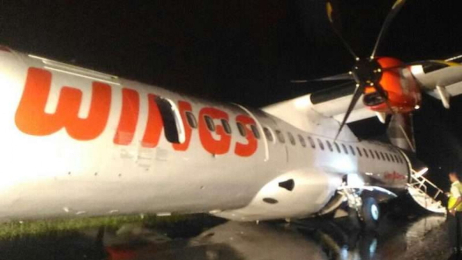 Pesawat Wings Air tergelincir di bandara Semarang, Minggu (25/12/2016).