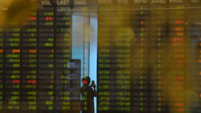 Papan elektronik IHSG di Bursa Efek Indonesia.