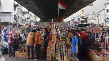 Persiapan warga di Jakrta menyambut tahun baru 2017
