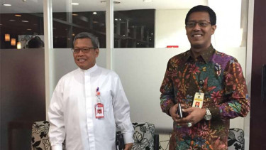 Inspektur Jenderal Kementerian Pendidikan dan Kebudayaan Daryanto (kiri)