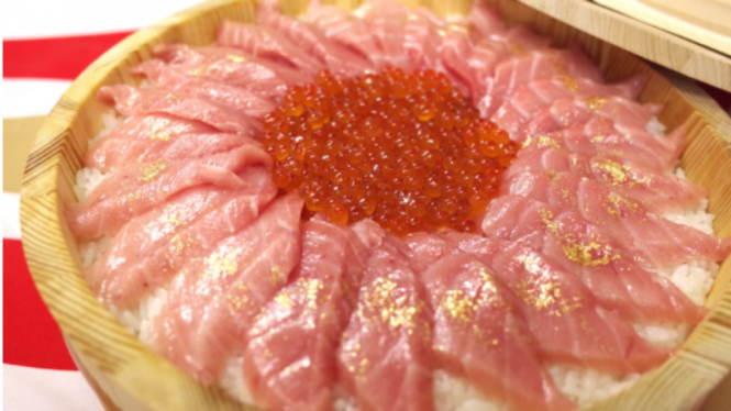 Kue sushi.