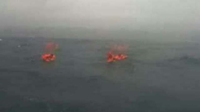 Ilustrasi speedboat tenggelam.