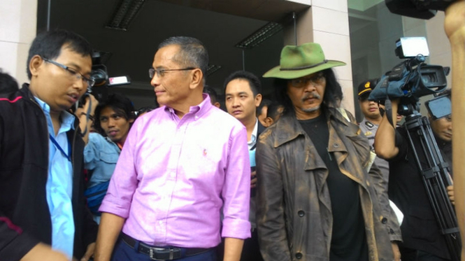 Mantan Menteri BUMN Dahlan Iskan bersama Sujiwo Tedjo