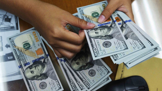 Dolar AS.
