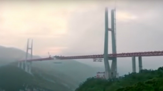 Jembatan Beipanjiang, China