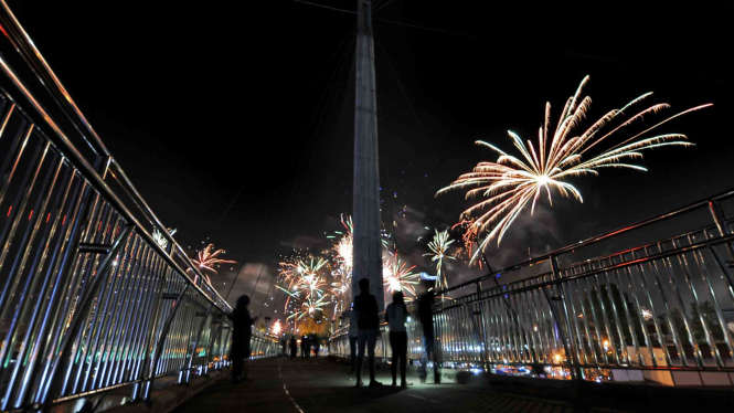 Malam tahun baru di Tugu Monas, Jakarta Pusat.