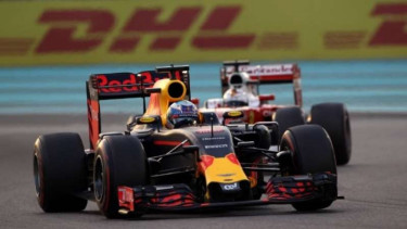 Pembalap Tim Red Bull Racing.