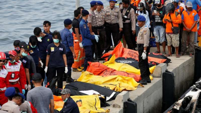 Korban terbakarnya kapal wisata Zahro Express 1 Januari 2017.
