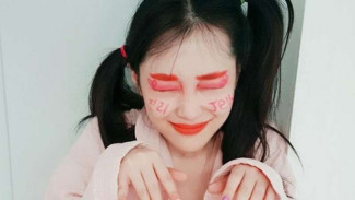Unggah Foto Aneh Berseri, Artis Korea Ini Dianggap Tak Waras