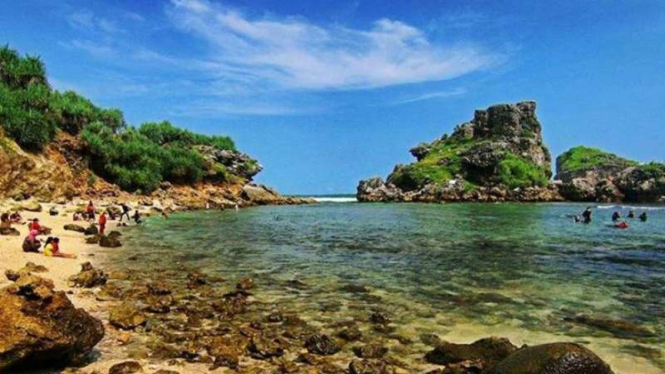 Pantai Nglambor, Gunung Kidul, Yogyakarta
