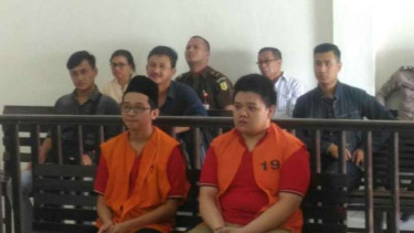 Dua WN Malaysia pembawa sabu jalani persidangan di Palembang.