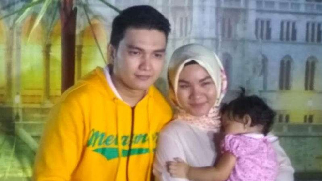 Aldi Taher dan mantan istri.