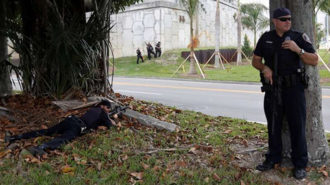 Polisi AS bersiaga menghadapi penembak brutal. 
