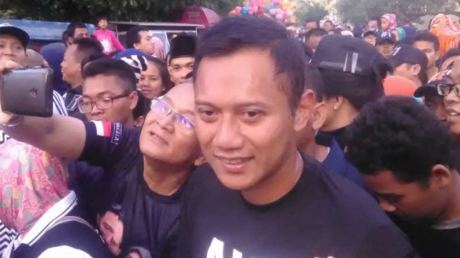 Cagub DKI Jakarta Agus Harimurti Yudhoyono di Puri Indah, Jakarta Barat