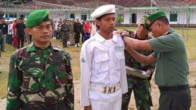 Latihan bersama FPI dan TNI di Lebak Banten, Kamis (5/1/2017).