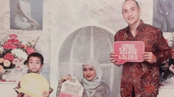 Gary Iskak, Richa Novisha dan putra mereka