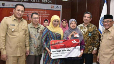 Wali Kota Depok, Idris Abdul Shomad (paling kanan) menerima kunjungan Menteri Sosial Khofifah Indar Parawansa.