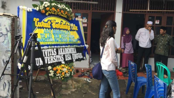 Suasana rumah duka almarhum Tri Ari Yani Puspo Arum, Selasa, 10 Januari 2017.