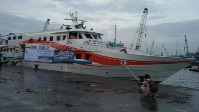 Kapal Pelni KM Express Bahari 3B
