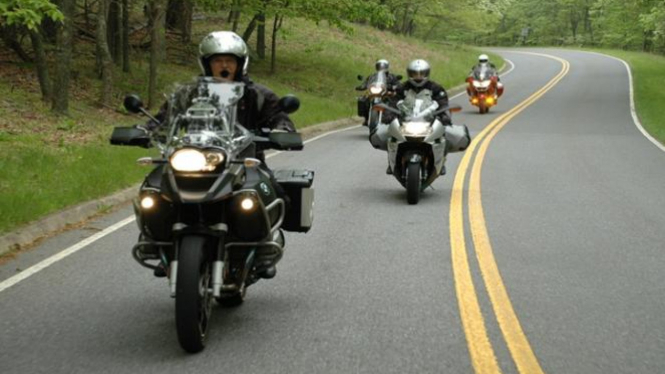 Touring sepeda motor.