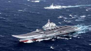 Kapal Induk China, Liaoning, melewati Selat Taiwan.