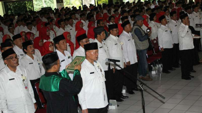 Sebanyak 720 pejabat pegawai negeri sipil Pemerintah Kabupaten Klaten dilantik pada Kamis, 12 Januari 2017.