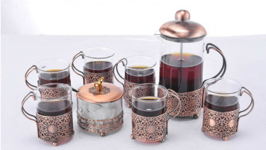 Ilustrasi alat French press.