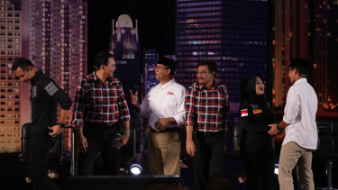 Usai Debat, Paslon Cagub Cawagub DKI Melakukan Swa Foto