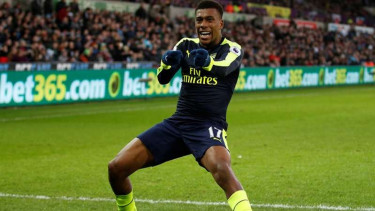 Striker Arsenal, Alex Iwobi