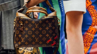 Tas Louis Vuitton.