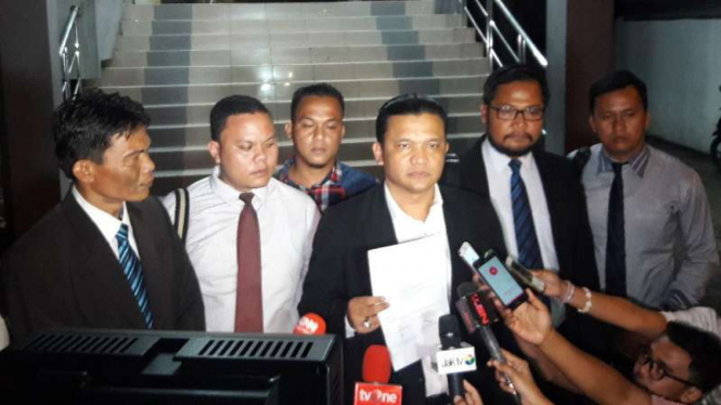 Tim kuasa hukum Ahok melaporkan Habib Novel ke polisi.