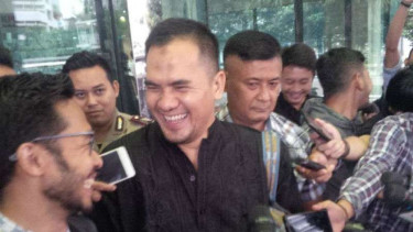 Pendangdut Saipul jamil saat keluar dari kantor KPK