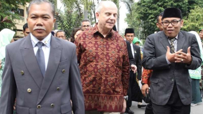 Dubes AS untuk Indonesia, Joseph R Donovan Jr (berbatik).