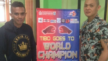 Petinju, Tibo Monabesa, dan pelatihnya Armin Tan