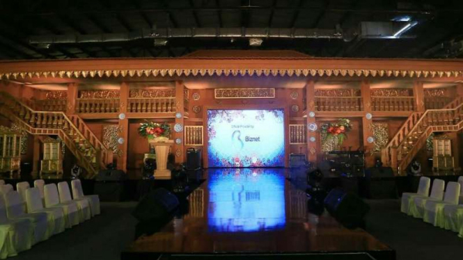 Suasana pelaminan pernikahan Palembang peranakan