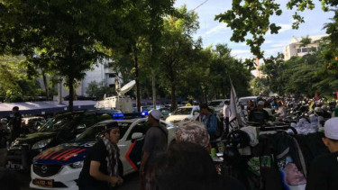 Suasana di sekitar Masjid Al Azhar Jakarta, Senin, 23 Januari 2017