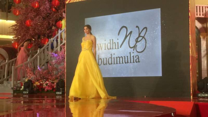 Koleksi busana Imlek Widhi Budimulia