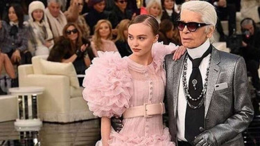 Lily-Rose Depp dan Karl Lagerfeld
