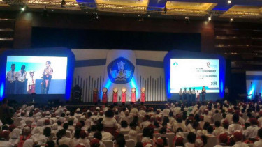 Presiden Jokowi berikan KIP ke ribuan siswa yatim piatu