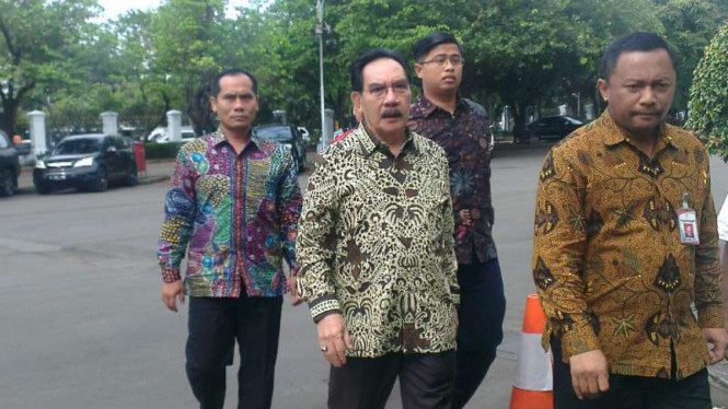 Antasari Azhar (tengah) tiba di Istana, Kamis, 26 Januari 2017.